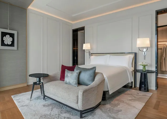 The Ritz-carlton,